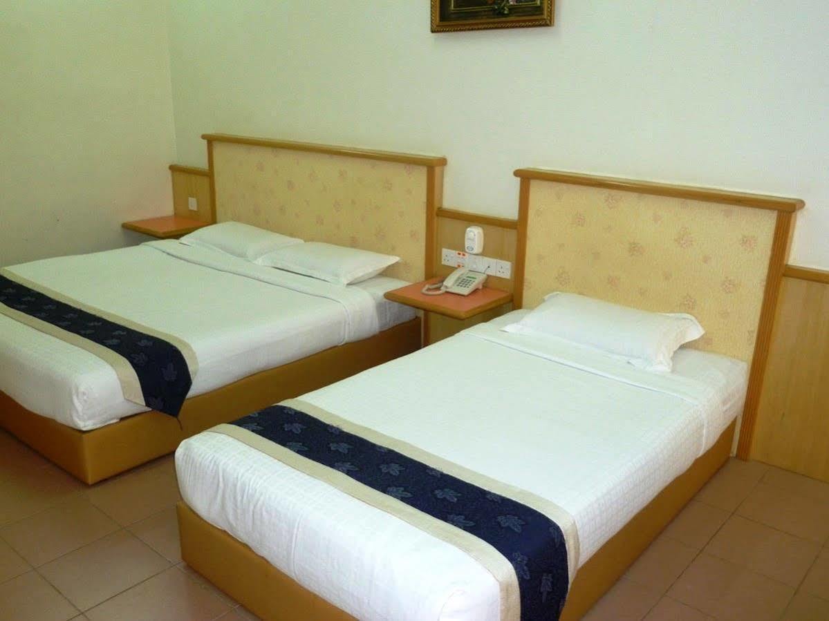 Intan Beach Resort Kuala Terengganu Buitenkant foto